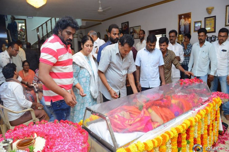 Celebrities-Pay-Homage-to-Vijaya-Nirmala-Garu